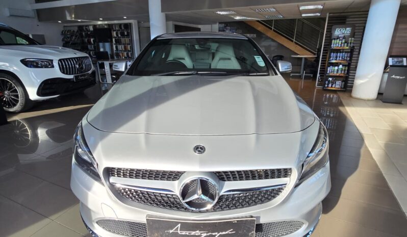 
								Mercedes CLA200 Progressive full									