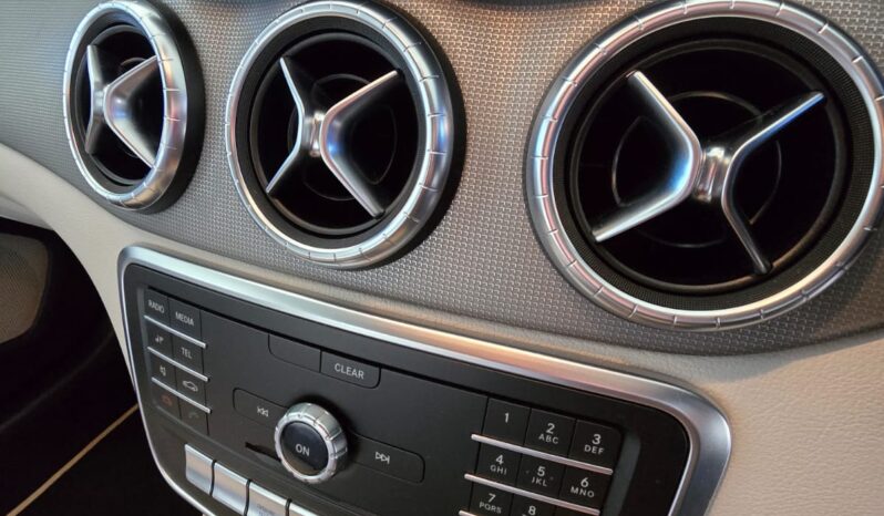 
								Mercedes CLA200 Progressive full									