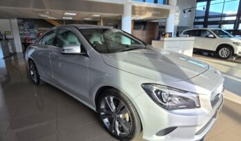 
										Mercedes CLA200 Progressive full									