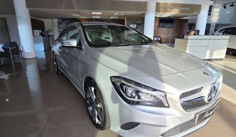 
								Mercedes CLA200 Progressive full									