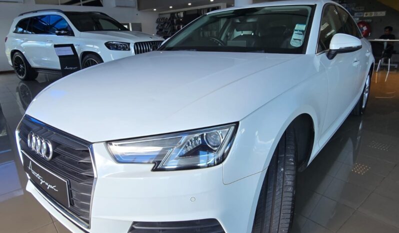 
								Audi A4 1.4 TFSI full									