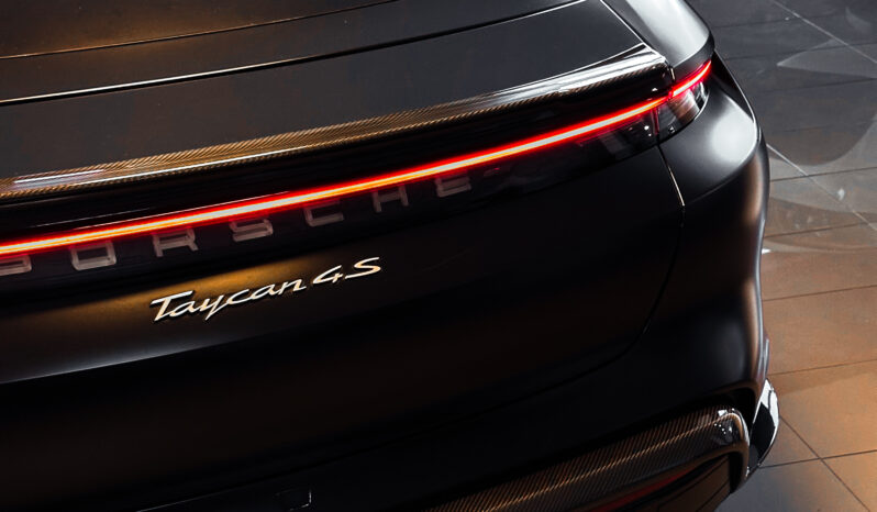 
								Porsche Taycan 4 S full									