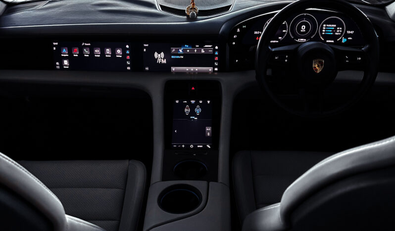 
								Porsche Taycan 4 S full									