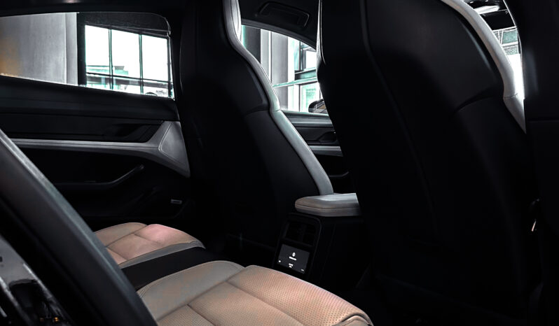 
								Porsche Taycan 4 S full									