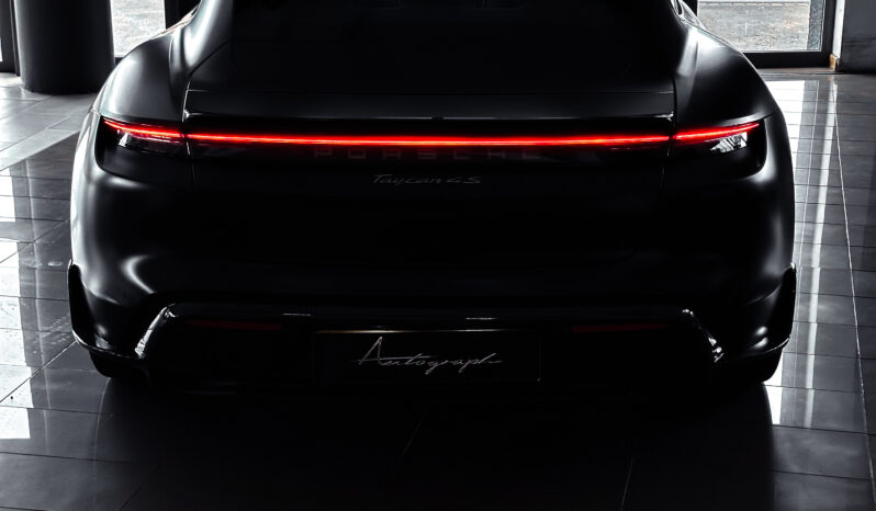 
								Porsche Taycan 4 S full									