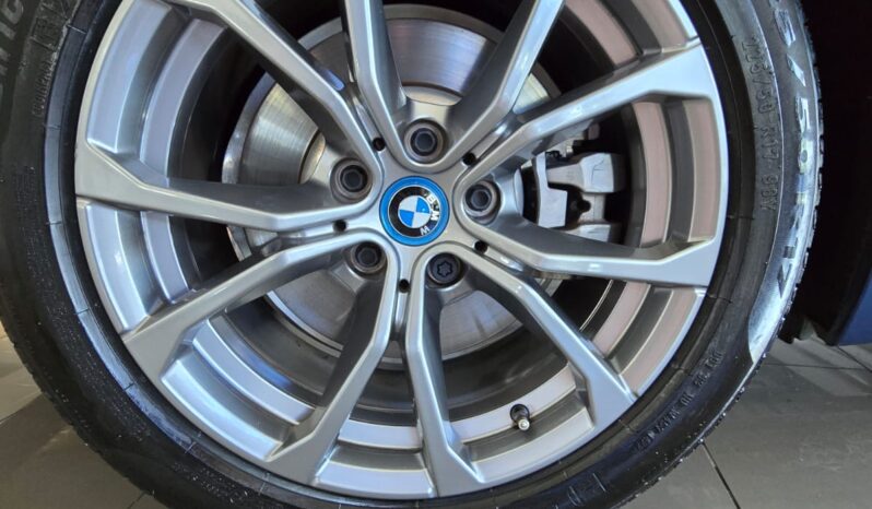 
								BMW 330e full									
