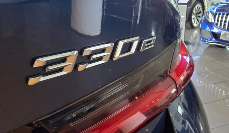 
								BMW 330e full									