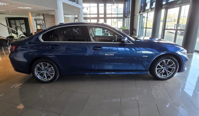 
								BMW 330e full									