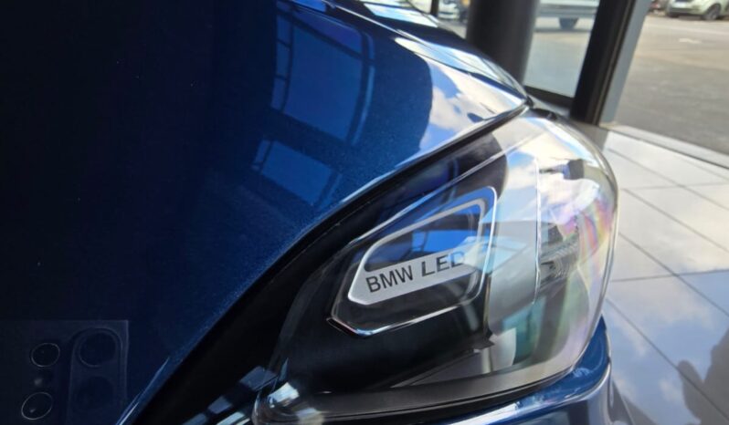 
								BMW 330e full									