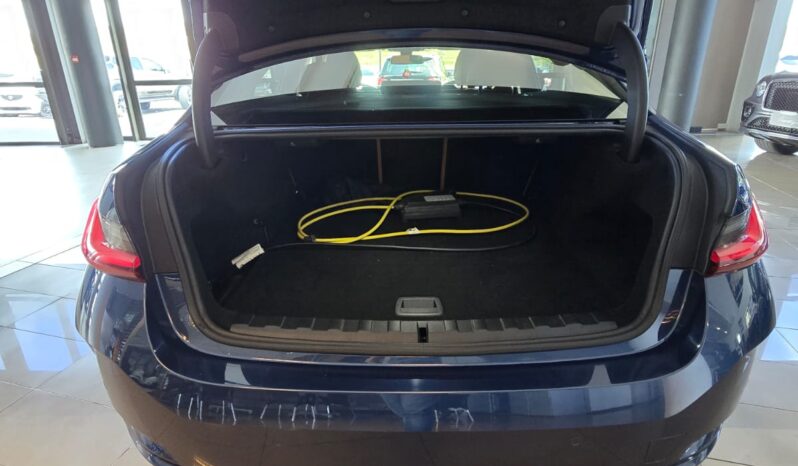 
								BMW 330e full									