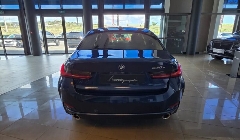 
								BMW 330e full									