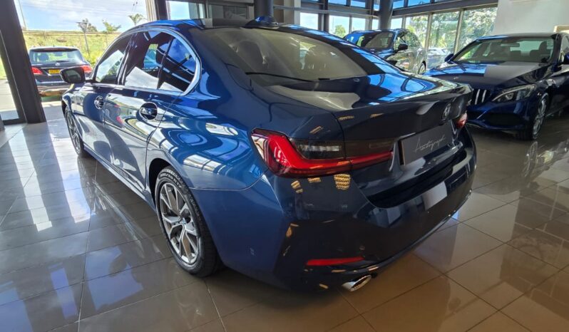 
								BMW 330e full									