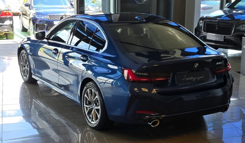 
								BMW 330e full									