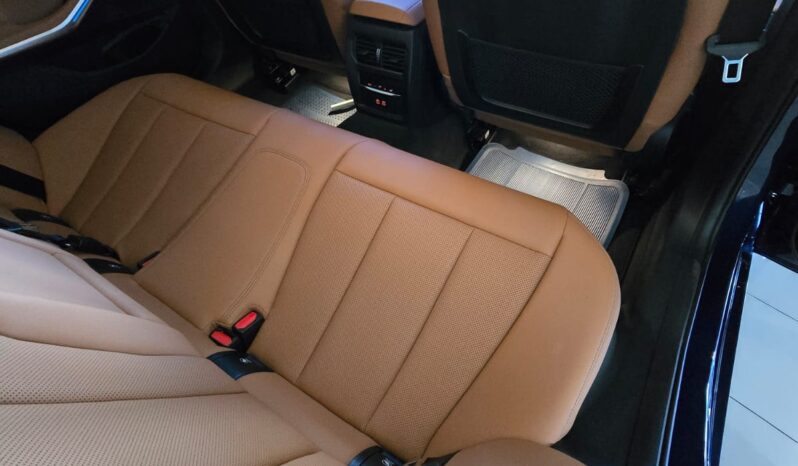 
								BMW 330e full									