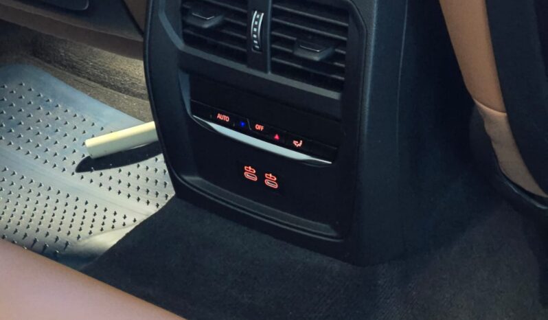 
								BMW 330e full									