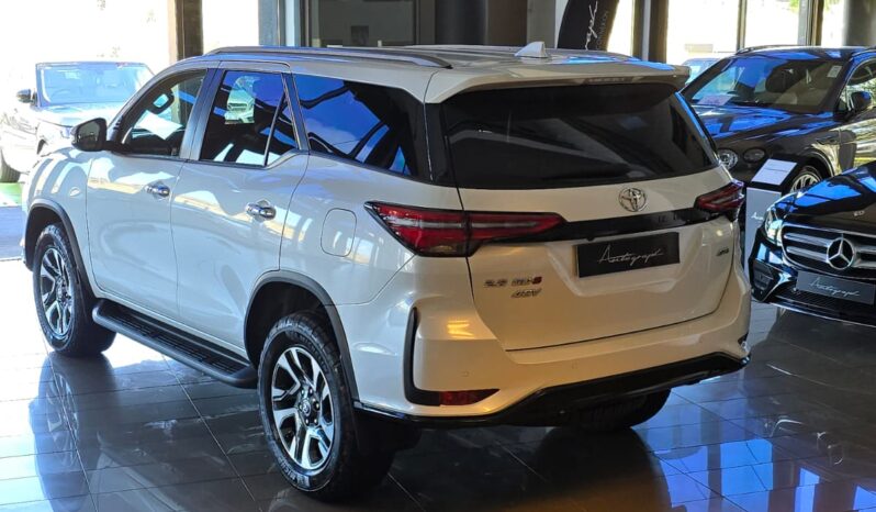 
								Toyota Fortuner 4×4 2.8 GD-6 48V (7-seater) full									
