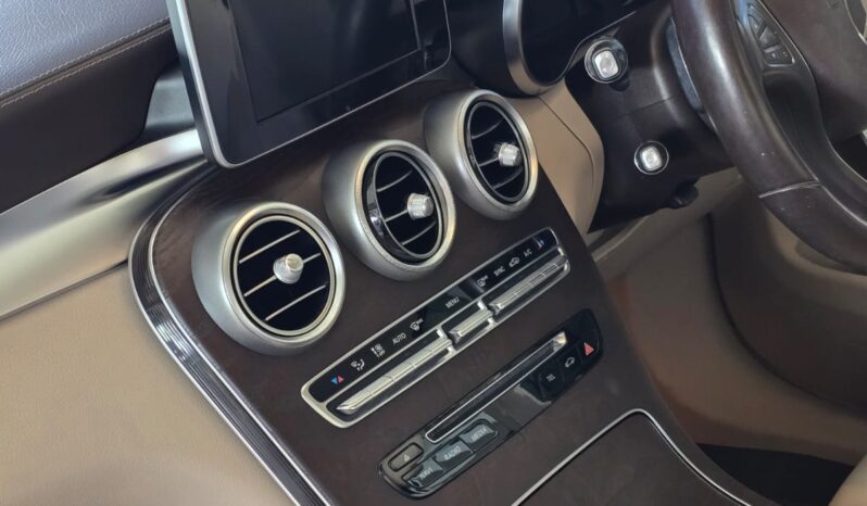 
								Mercedes GLC250 4Matic Exclusive Edition full									