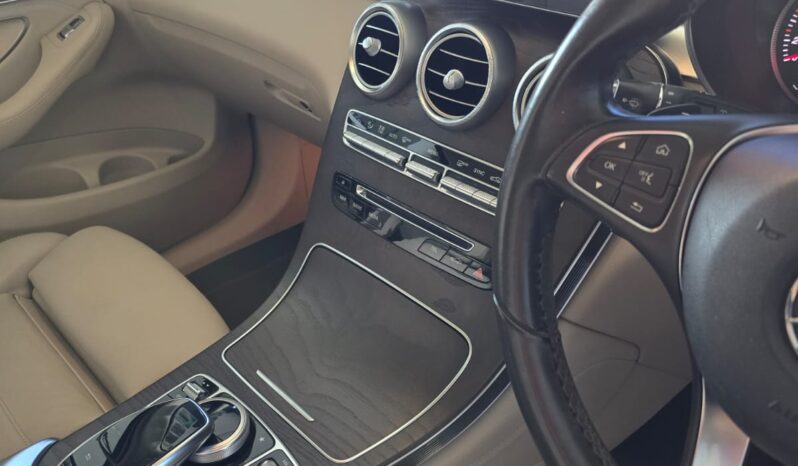 
								Mercedes GLC250 4Matic Exclusive Edition full									