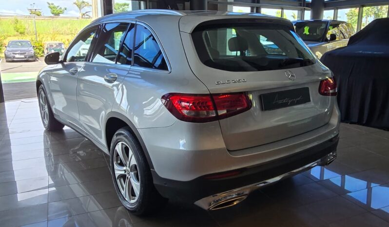 
								Mercedes GLC250 4Matic Exclusive Edition full									