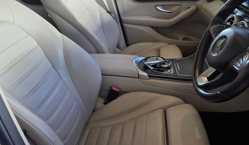 
								Mercedes GLC250 4Matic Exclusive Edition full									