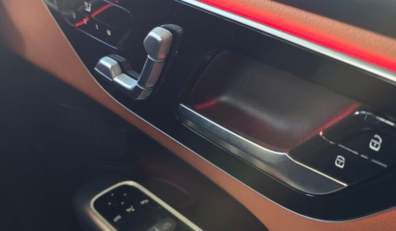 
								Mercedes GLC300e AMG Line full									