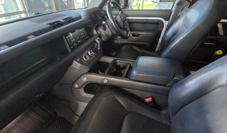 
								Land Rover Defender 110 P400e full									