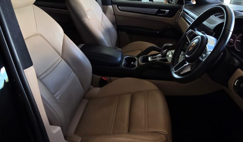 
								Porsche Cayenne E-Hybrid Coupé full									