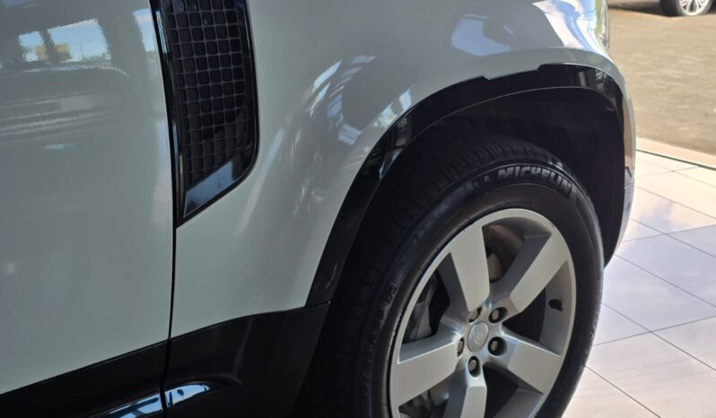 
								Land Rover Defender 110 P400e full									