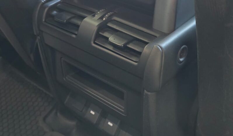 
								Land Rover Defender 110 P400e full									