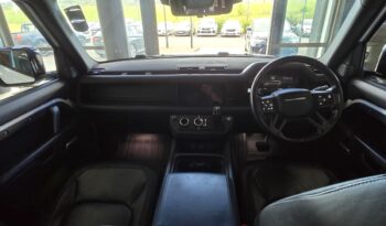 
										Land Rover Defender 110 P400e full									