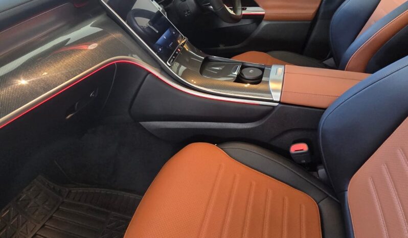 
								Mercedes GLC300e AMG Line full									