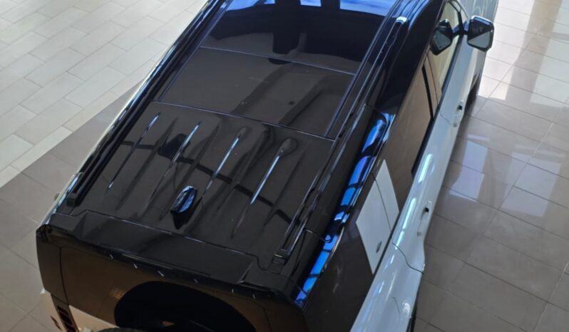 
								Land Rover Defender 110 P400e full									