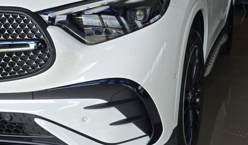 
								Mercedes GLC300e AMG Line full									