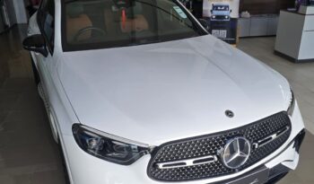 
										Mercedes GLC300e AMG Line full									
