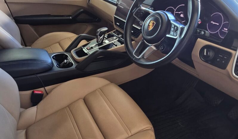 
								Porsche Cayenne E-Hybrid Coupé full									