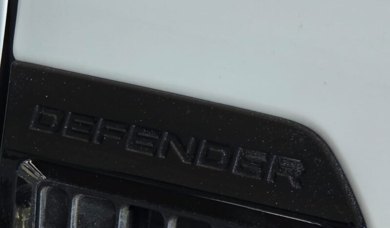 
								Land Rover Defender 110 P400e full									