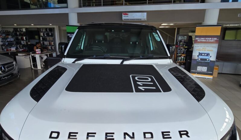 
								Land Rover Defender 110 P400e full									