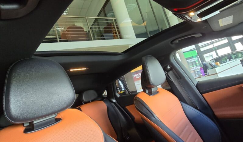 
								Mercedes GLC300e AMG Line full									