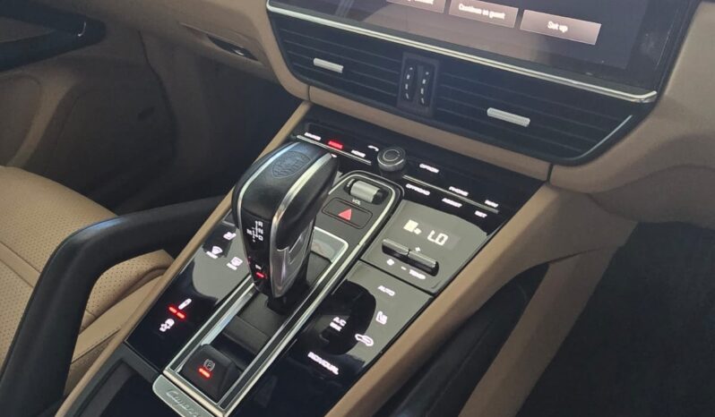 
								Porsche Cayenne E-Hybrid Coupé full									