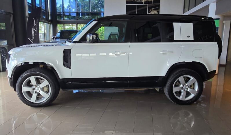 
								Land Rover Defender 110 P400e full									