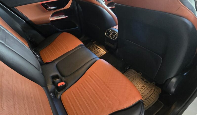 
								Mercedes GLC300e AMG Line full									