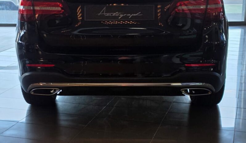 
								Mercedes GLC250 AMG Line full									