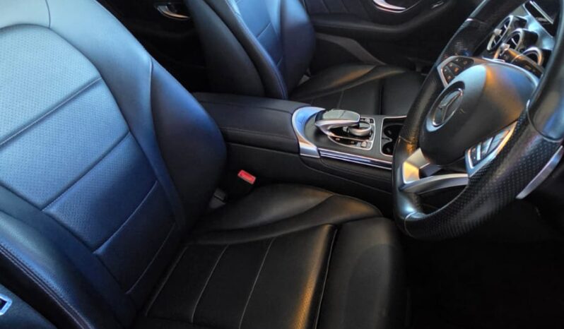 
								Mercedes GLC250 AMG Line full									