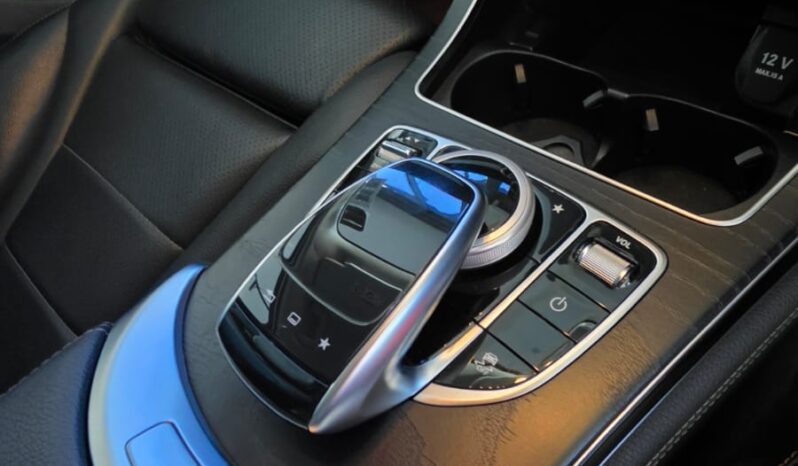 
								Mercedes GLC250 AMG Line full									