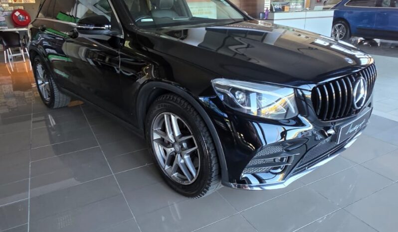 
								Mercedes GLC250 AMG Line full									