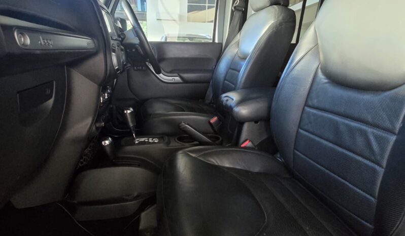 
								Jeep Wrangler 3.6 V6 JK Customs full									