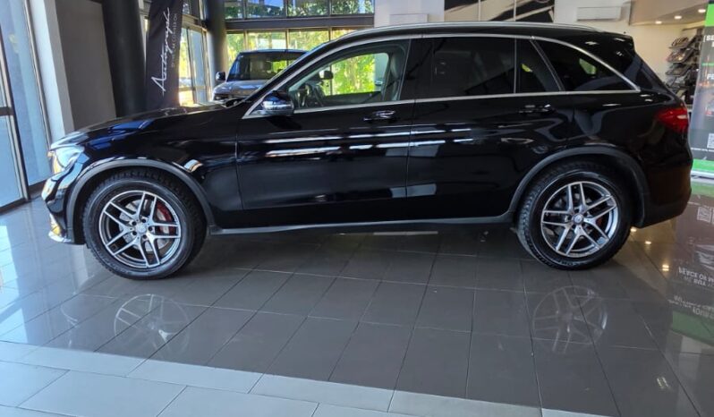 
								Mercedes GLC250 AMG Line full									