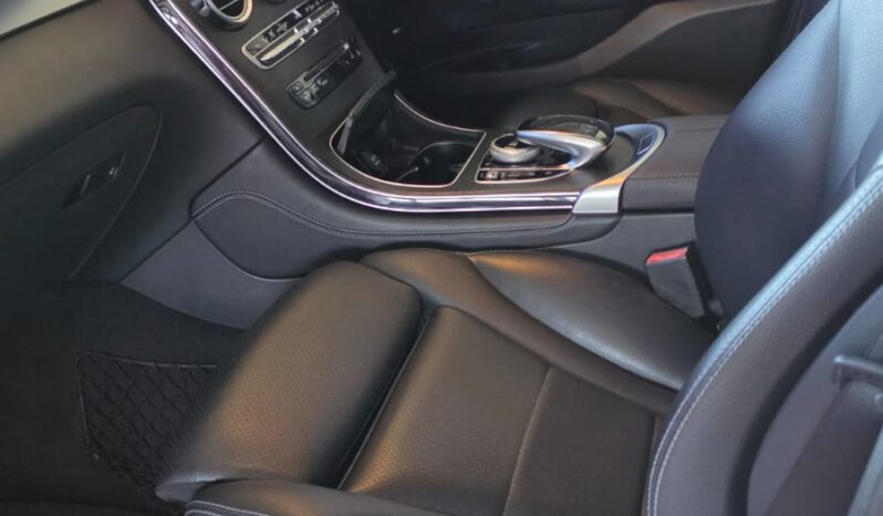 
								Mercedes GLC250 AMG Line full									