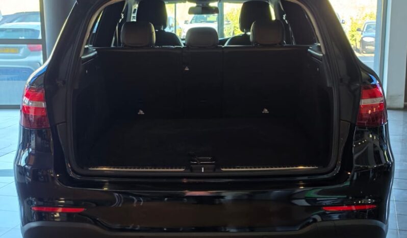 
								Mercedes GLC250 AMG Line full									