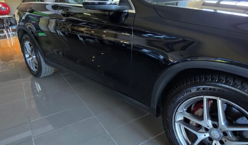 
								Mercedes GLC250 AMG Line full									